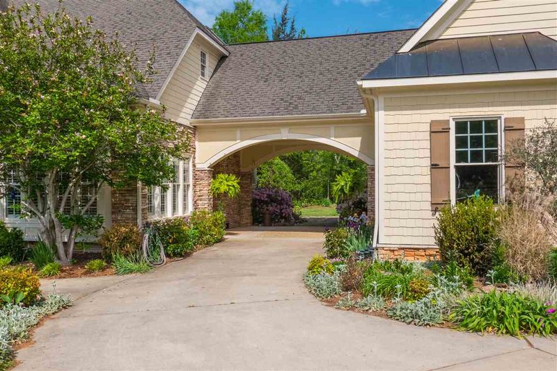 800 Dawson Rd, Chapel Hill, NC 27516