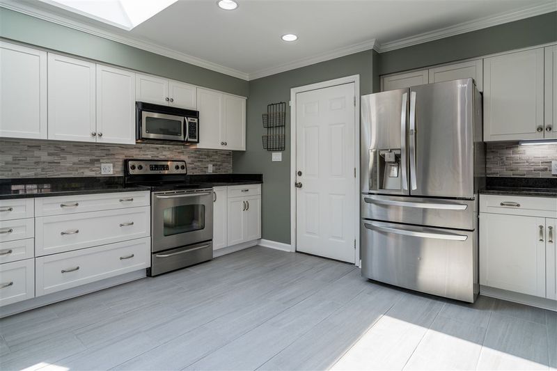 800 Hardimont Rd, Raleigh, NC 27609
