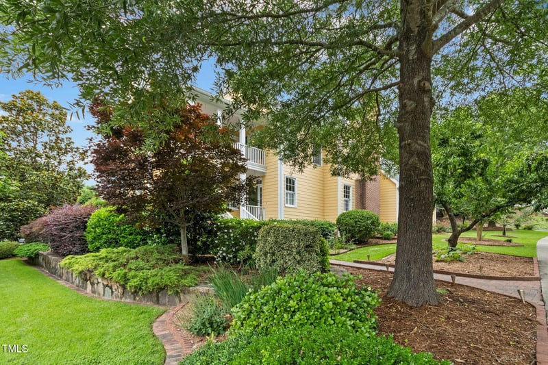 800 Highgrove Dr, Chapel Hill, NC 27516