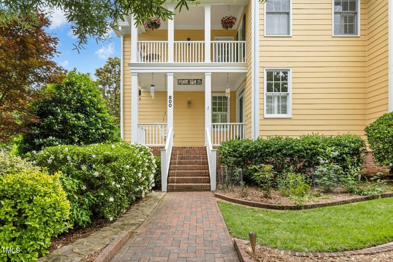 800 Highgrove Dr, Chapel Hill, NC 27516