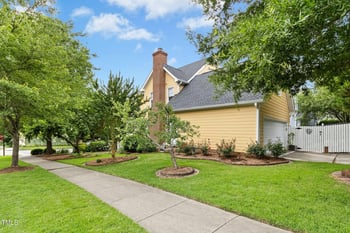 800 Highgrove Dr, Chapel Hill, NC 27516