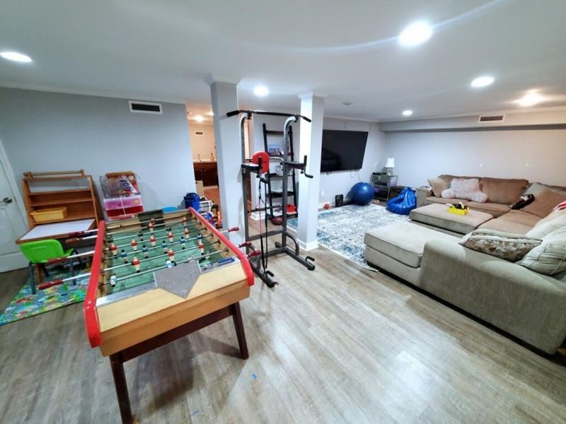800 Lake Boone Trl, Raleigh, NC 27607