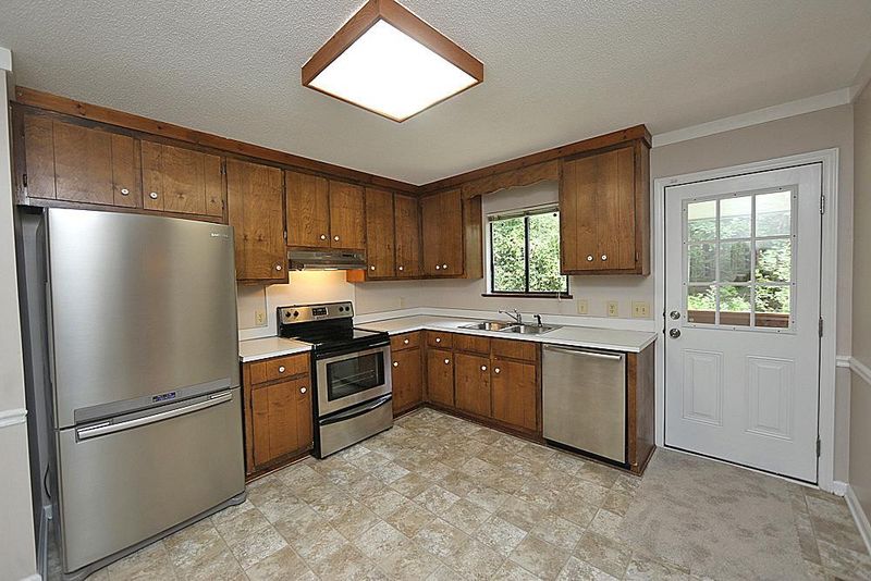 800 Lakeview Rd, Durham, NC 27712