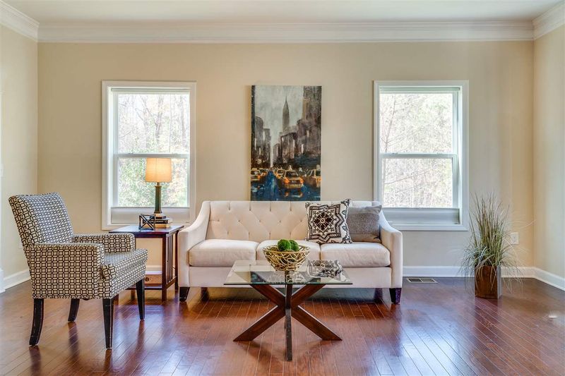 800 Legend Oaks Dr, Chapel Hill, NC 27517
