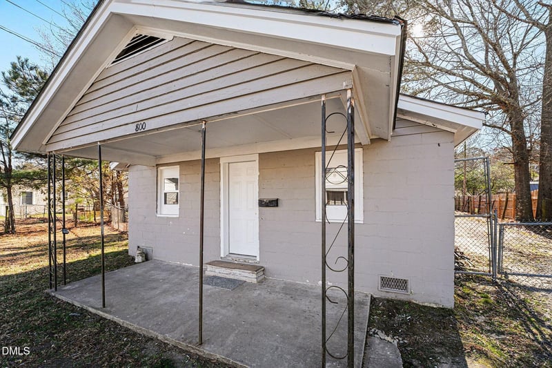 800 Lizzie St, Selma, NC 27576