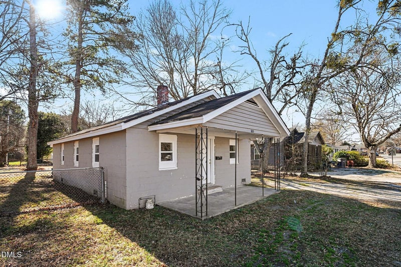 800 Lizzie St, Selma, NC 27576