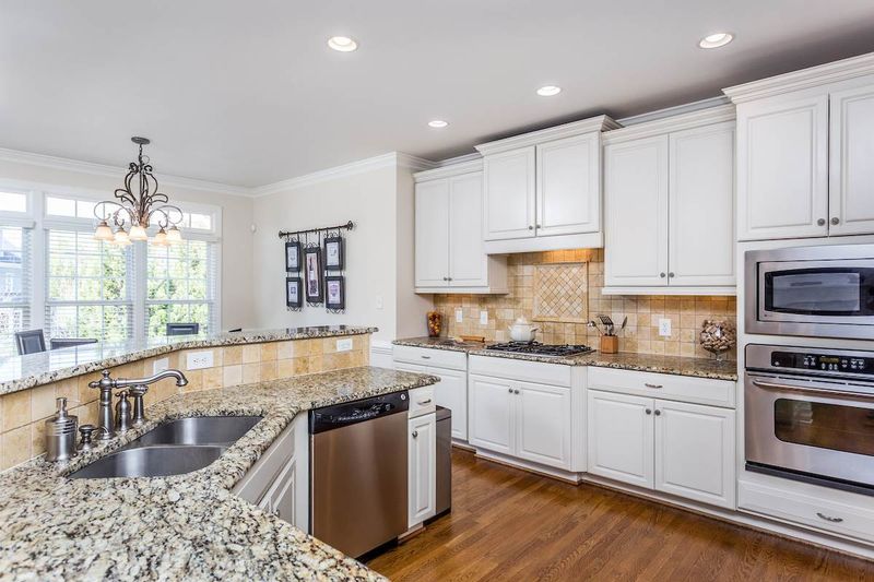 800 Middlefield Hill Ct, Cary, NC 27519