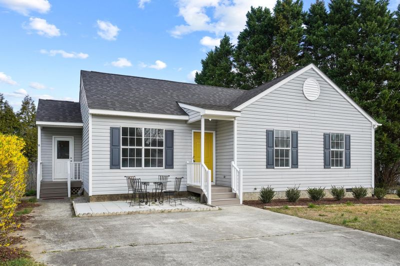 800 Napleton Cir, Apex, NC 27502