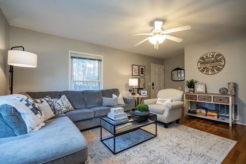 800 Northclift Dr, Raleigh, NC 27609