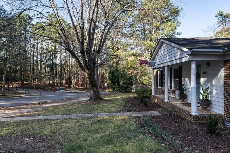 800 Northclift Dr, Raleigh, NC 27609