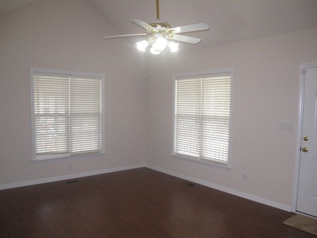 800 S Phillips Pointe Dr, Fuquay Varina, NC 27526