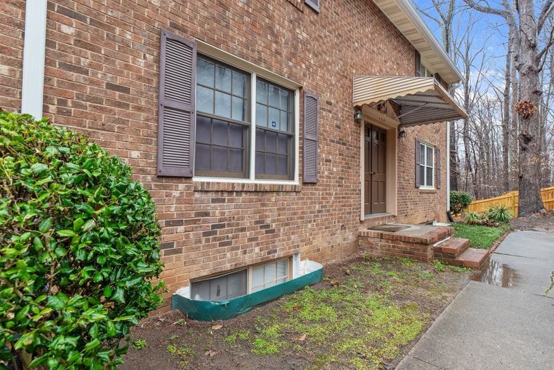 800 Pritchard Ave Extension #D2, Chapel Hill, NC 27516