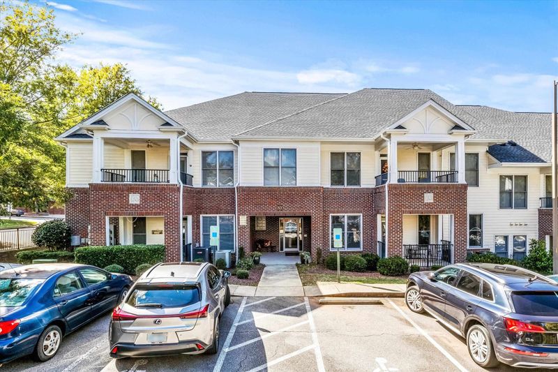 800 Savannah Ridge Rd #111, Holly Springs, NC 27540