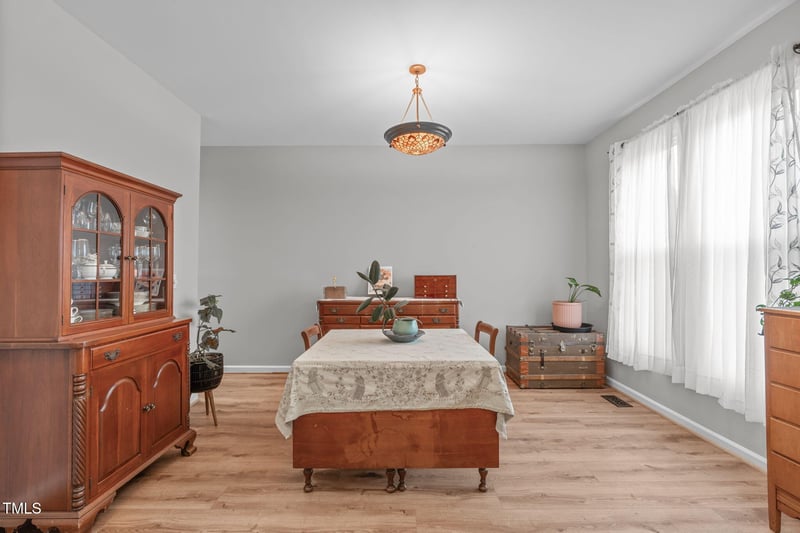 800 White Meadows Dr, Fuquay Varina, NC 27526