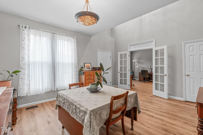 800 White Meadows Dr, Fuquay Varina, NC 27526