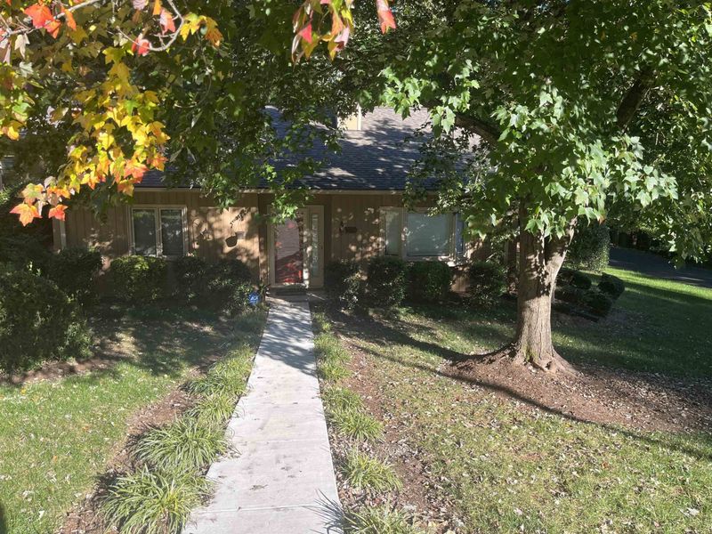 8000 Brown Bark Pl, Raleigh, NC 27615