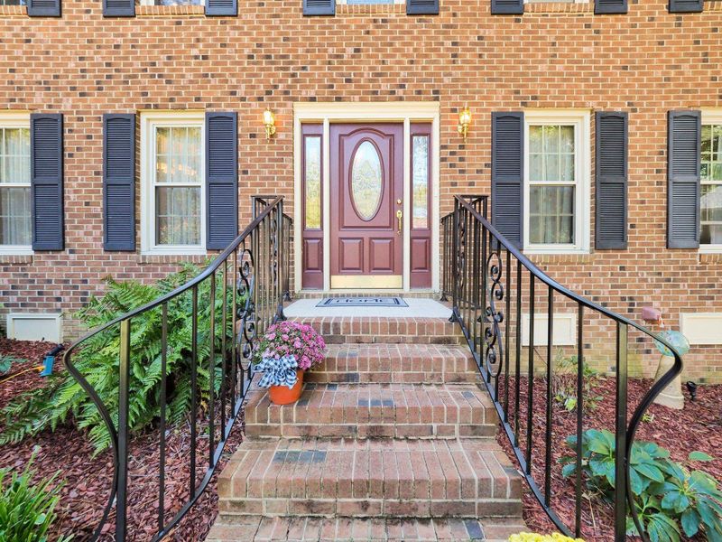 8000 Falling Leaf Ct, Raleigh, NC 27615
