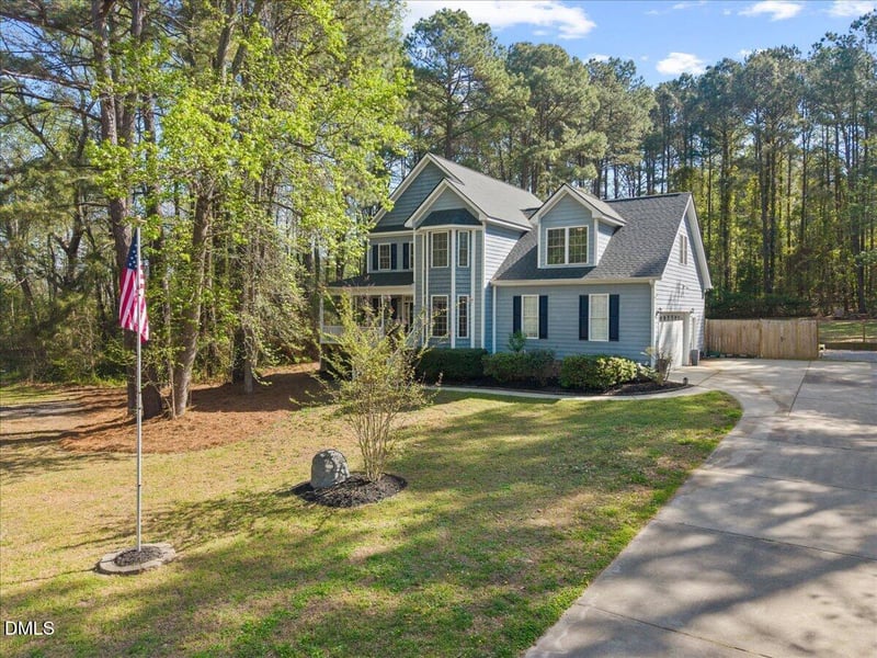 8001 Kingsdale Dr, Willow Springs, NC 27592