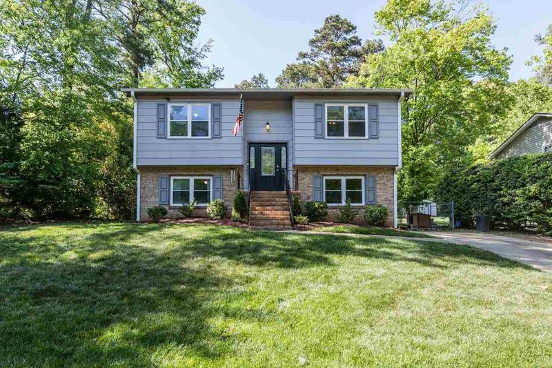 8005 Brandyapple Dr, Raleigh, NC 27615
