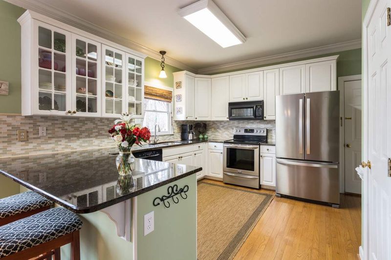 8005 Connestee Ct, Raleigh, NC 27612