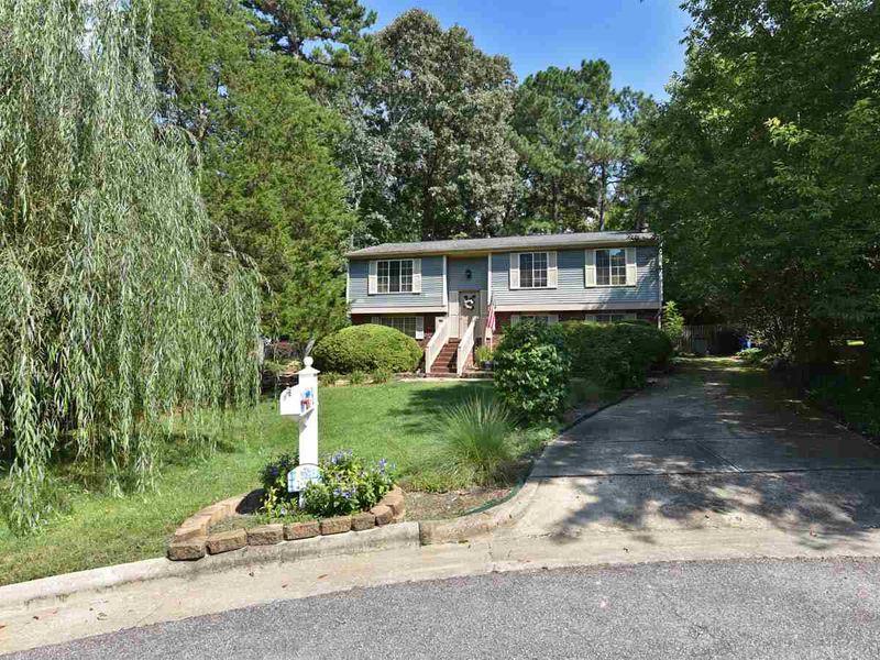 8008 Brewington Ct, Raleigh, NC 27615