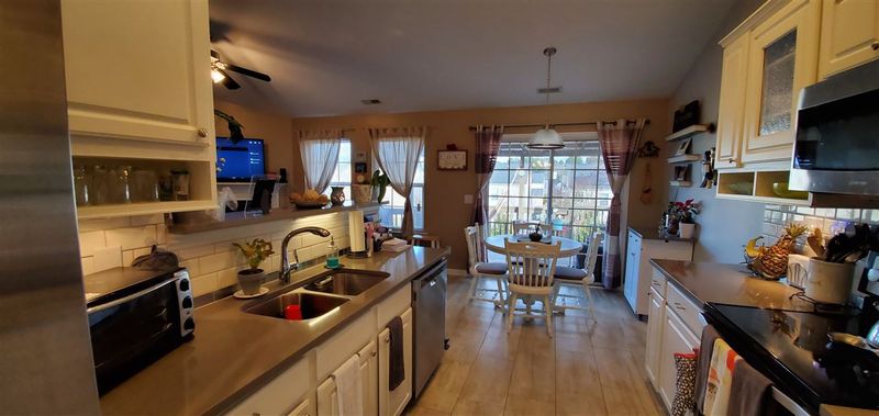 8008 Wesley Farm Dr, Raleigh, NC 27616