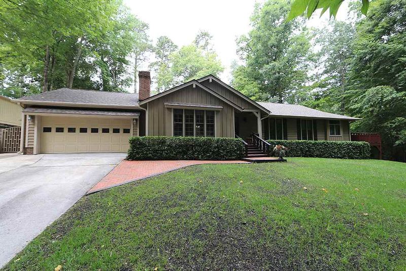8009 Chadbourne Ct, Raleigh, NC 27613