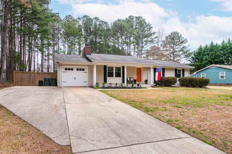 8009 Deer Meadow Dr, Apex, NC 27539
