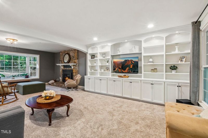 8009 Netherlands Dr, Raleigh, NC 27606