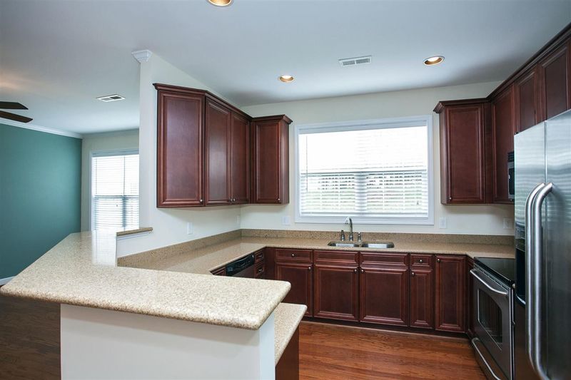8009 Thrush Ridge Ln, Raleigh, NC 27615
