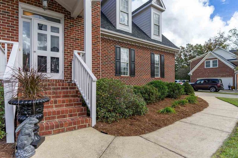 801 Barneswyck Dr, Fuquay Varina, NC 27526