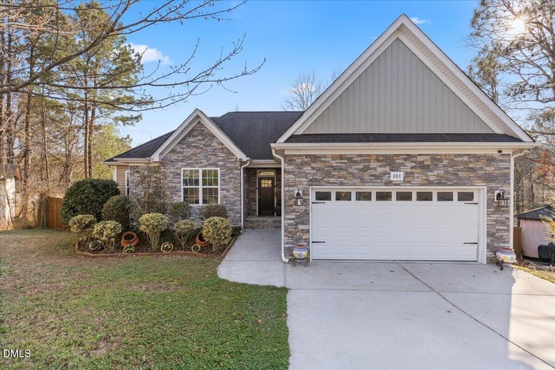 801 Clean View Ct, Fuquay Varina, NC 27526