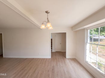 801 Daleview Ct, Greensboro, NC 27406