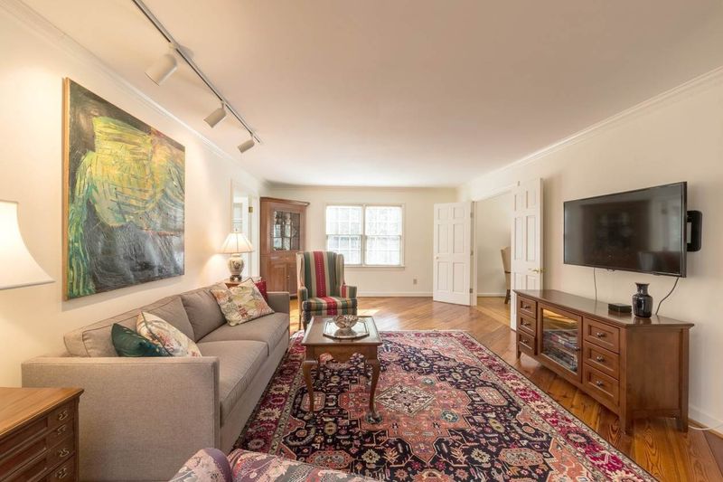 801 Emory Dr, Chapel Hill, NC 27517