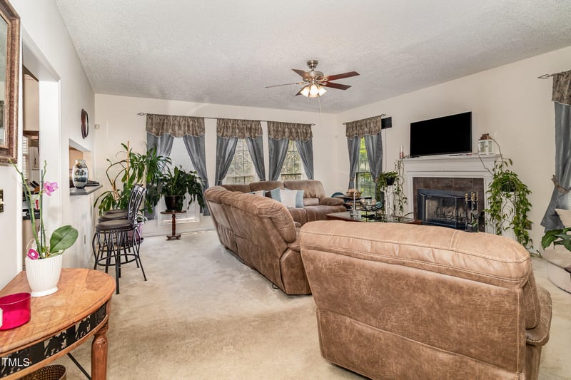 801 Falling Wind Ct, Raleigh, NC 27610