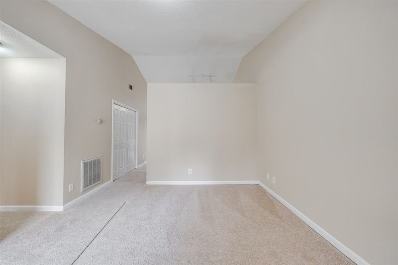801 Gatehouse Ln, Durham, NC 27707