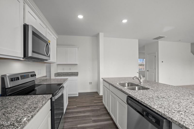 801 Kenyon Spring Dr, Zebulon, NC 27597