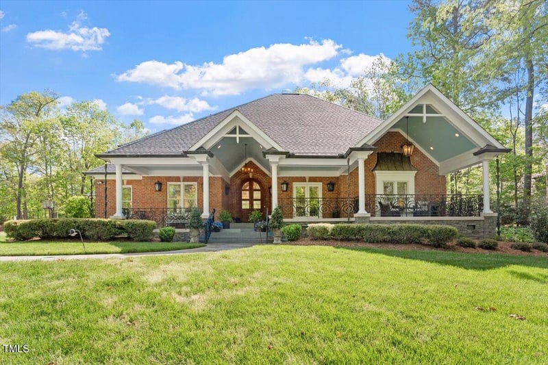 801 Pinehurst Dr, Chapel Hill, NC 27517