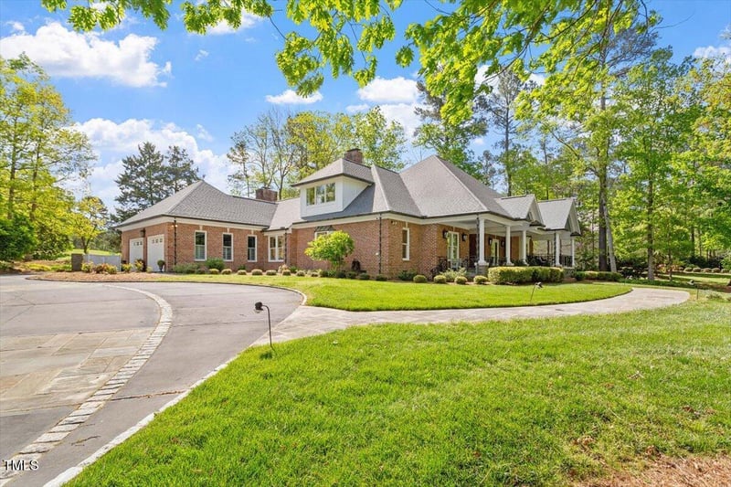 801 Pinehurst Dr, Chapel Hill, NC 27517