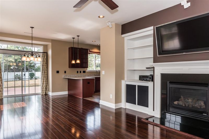 801 Roni Ct, Cary, NC 27519