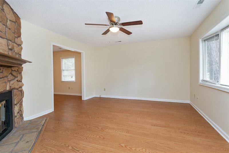 8010 Brown Bark Pl, Raleigh, NC 27615