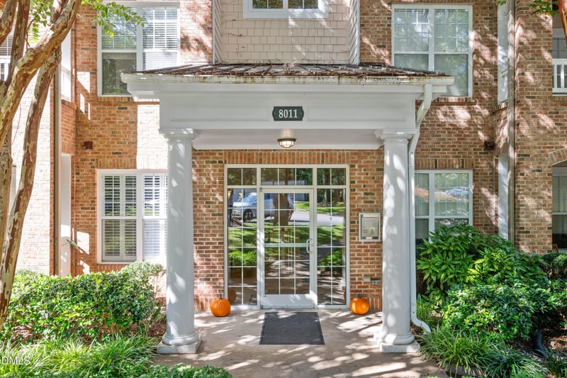 8011 Allyns Landing Way #302, Raleigh, NC 27615