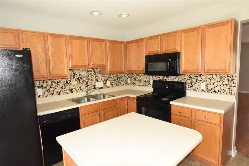 8011 River Gold Ln, Raleigh, NC 27616