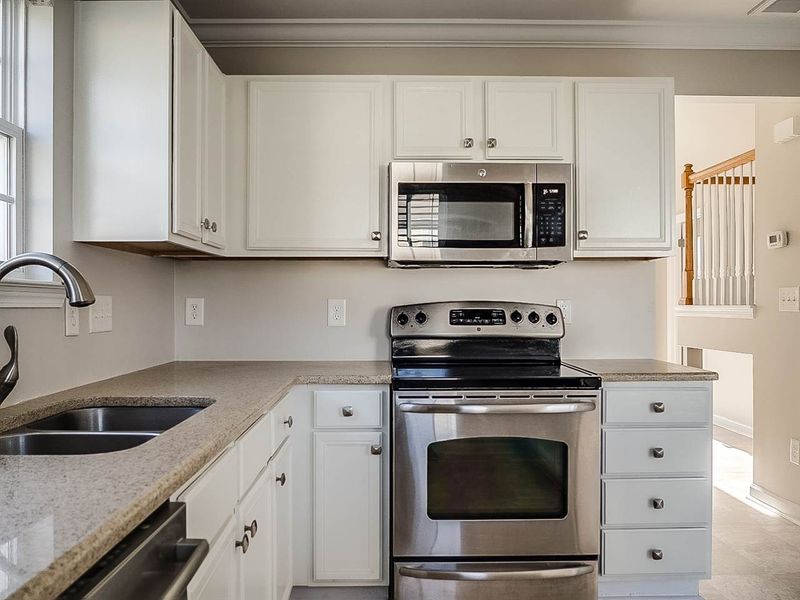 8013 River Gold Ln, Raleigh, NC 27616