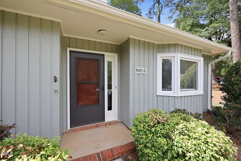 8015 Brown Bark Pl, Raleigh, NC 27615