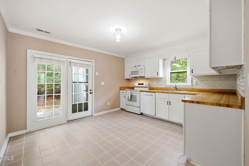 8015 Brown Bark Pl, Raleigh, NC 27615