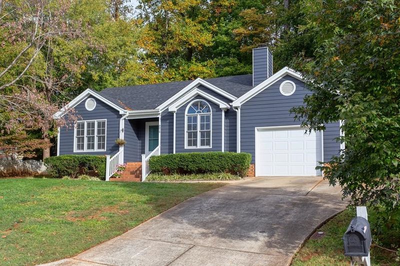 8016 Thomasville Ct, Raleigh, NC 27612
