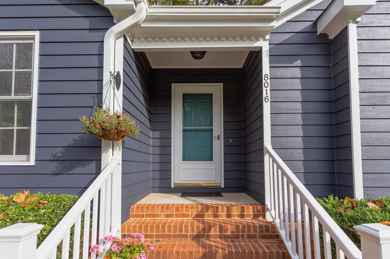 8016 Thomasville Ct, Raleigh, NC 27612