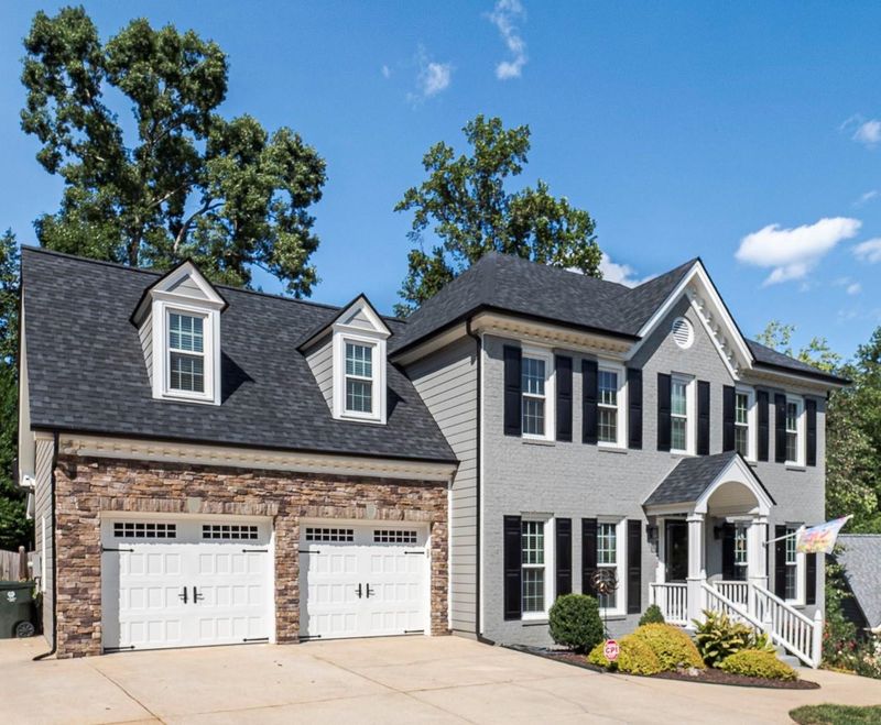 8017 Crooked Chute Ct, Raleigh, NC 27612