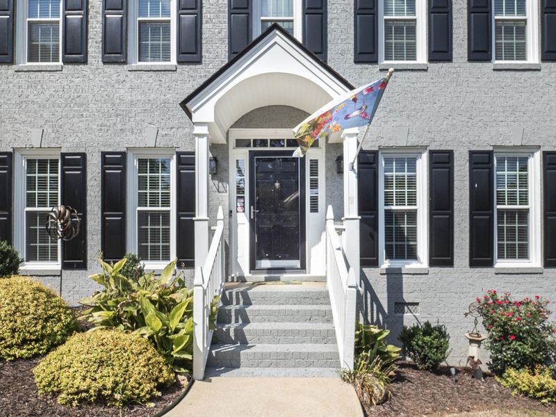 8017 Crooked Chute Ct, Raleigh, NC 27612